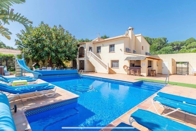 Te Koop | Unieke kans: grote vakantie villa in Moraira, Costa Blanca Noord, Spanje