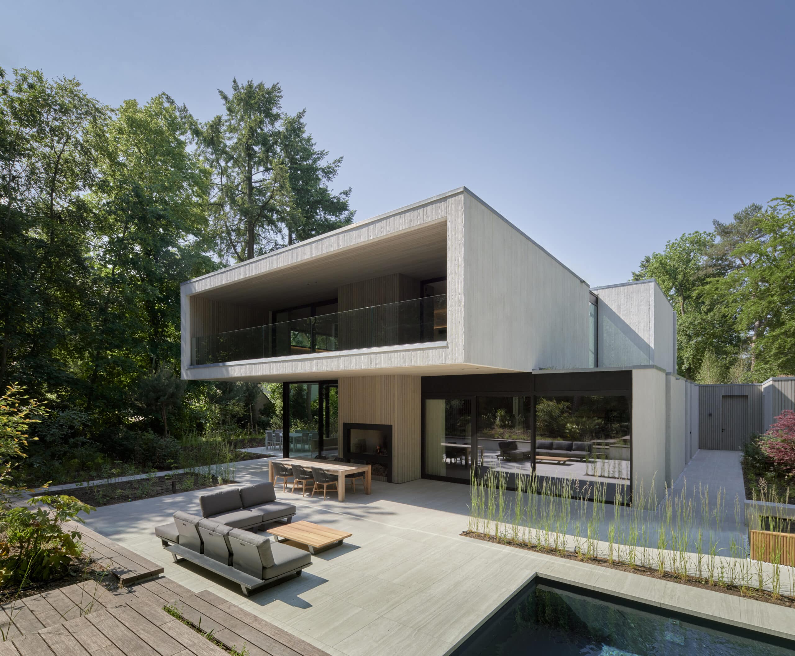Moderne Villa in Bilthoven, een design van Architectuur Bureau De Vries en Theunissen. ABDVT in Loosdrecht.