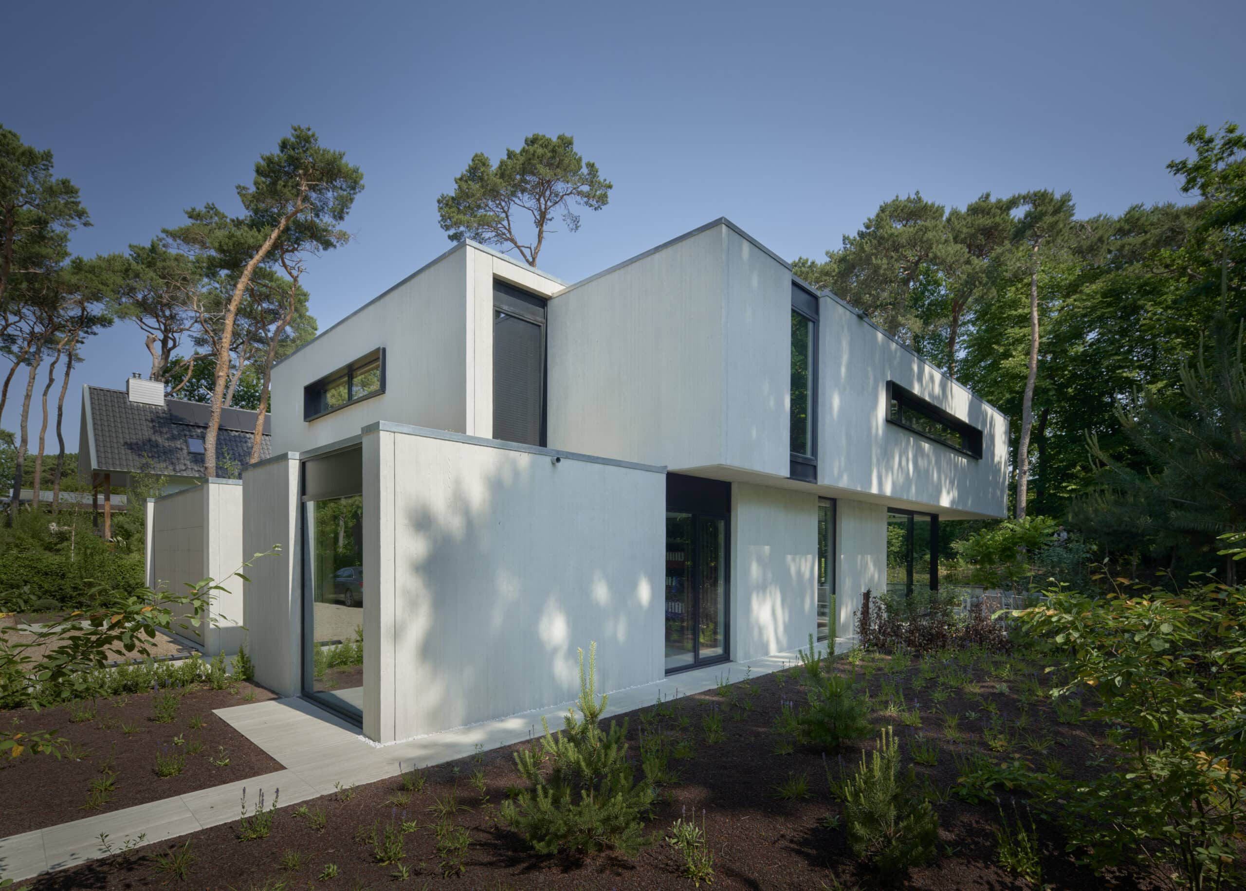 Moderne Villa in Bilthoven, een design van Architectuur Bureau De Vries en Theunissen. ABDVT in Loosdrecht.