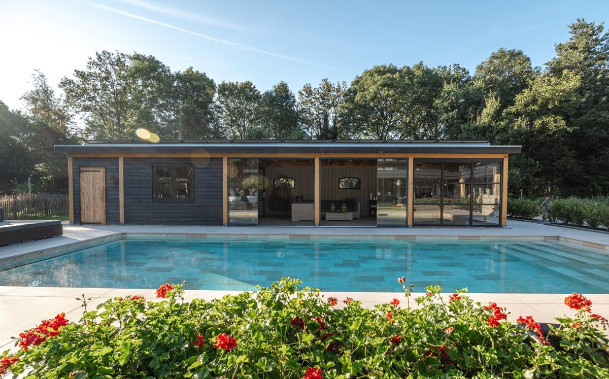 project_2024_Waterstijl_Residentieel buitenbad in strakke loungetuin zwembad