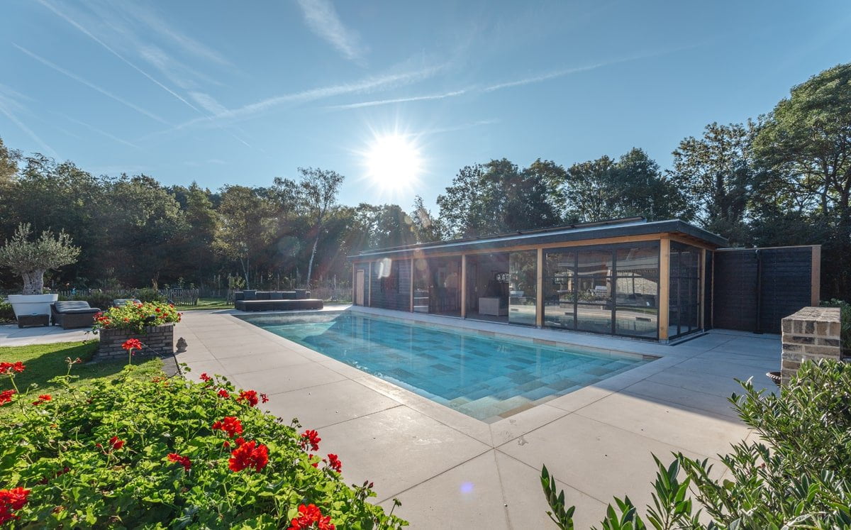 project_2024_Waterstijl_Residentieel buitenbad in strakke loungetuin zwembad