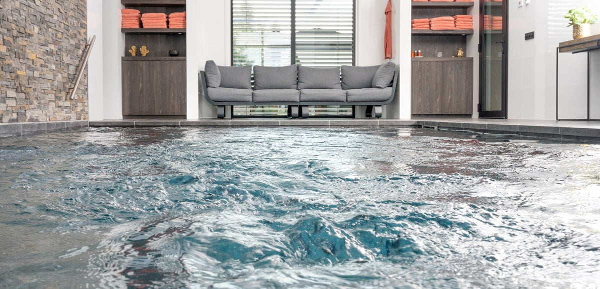 Project_2024_Waterstijl_Sfeervol betonnen binnenbad met wellnessgevoel zwembad