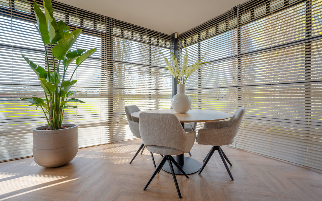 Binnenkijken bij een villa met natuurlijke tinten
