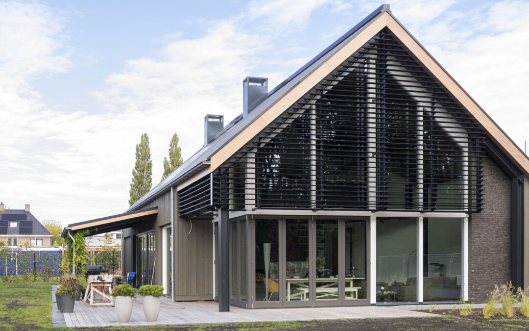 Deze unieke louvers staan op spanten en zijn volledig kantelbaar
