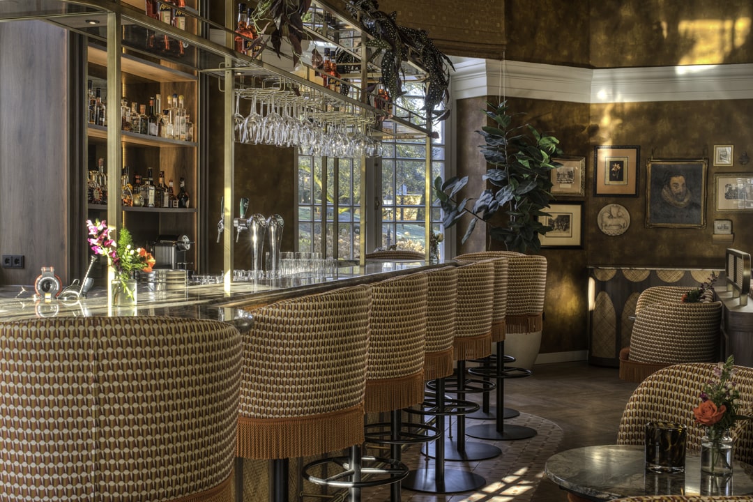 bar