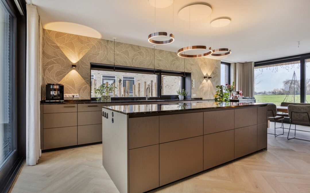 Warm bronzen keuken