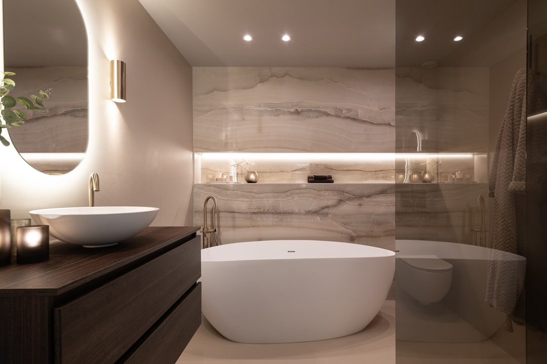 douche badkamer wand marmer