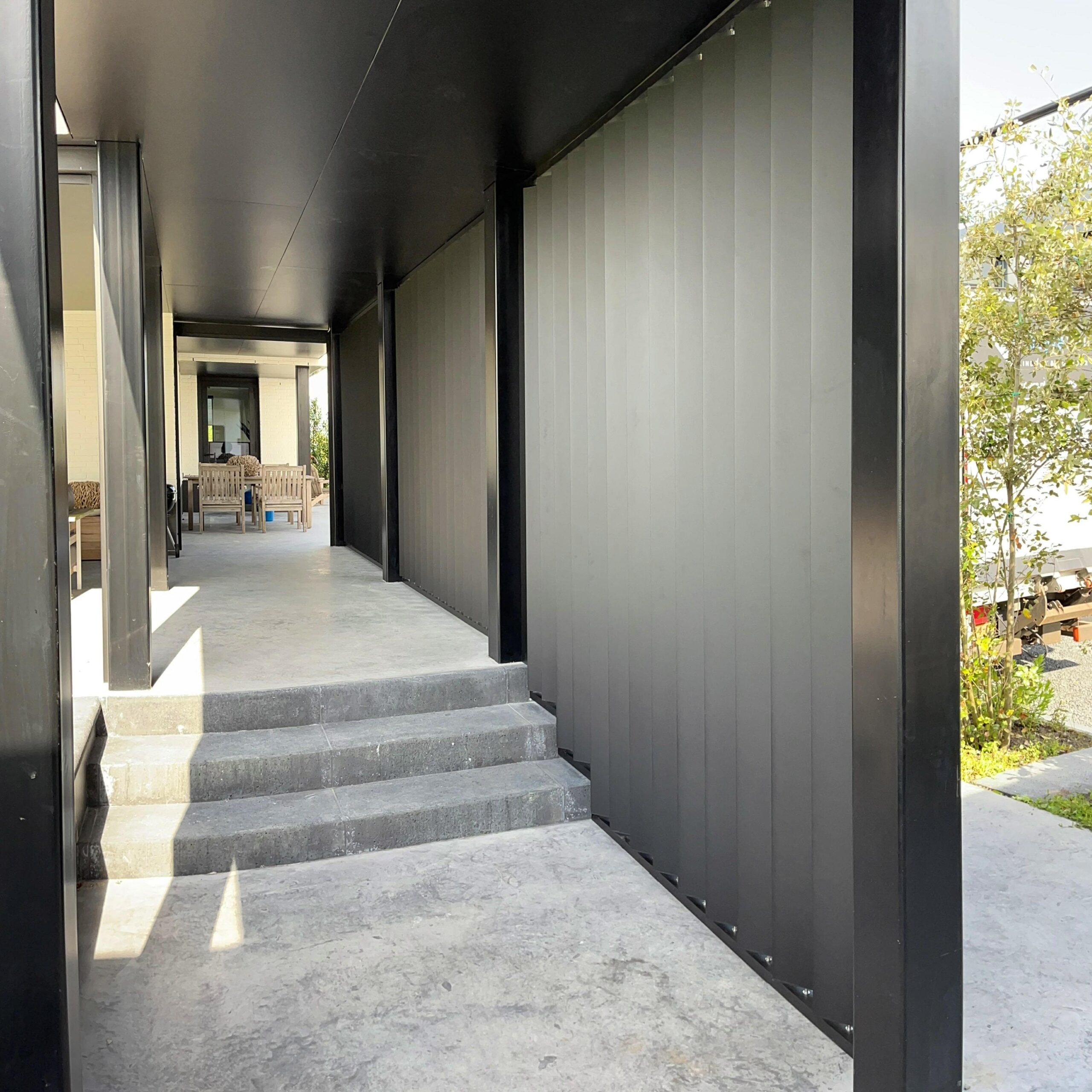 SUNSHIELD 000908 Vertical louvers RT 200 Residence Zevenhuizen NL 4 min scaled EXCELLENT magazine