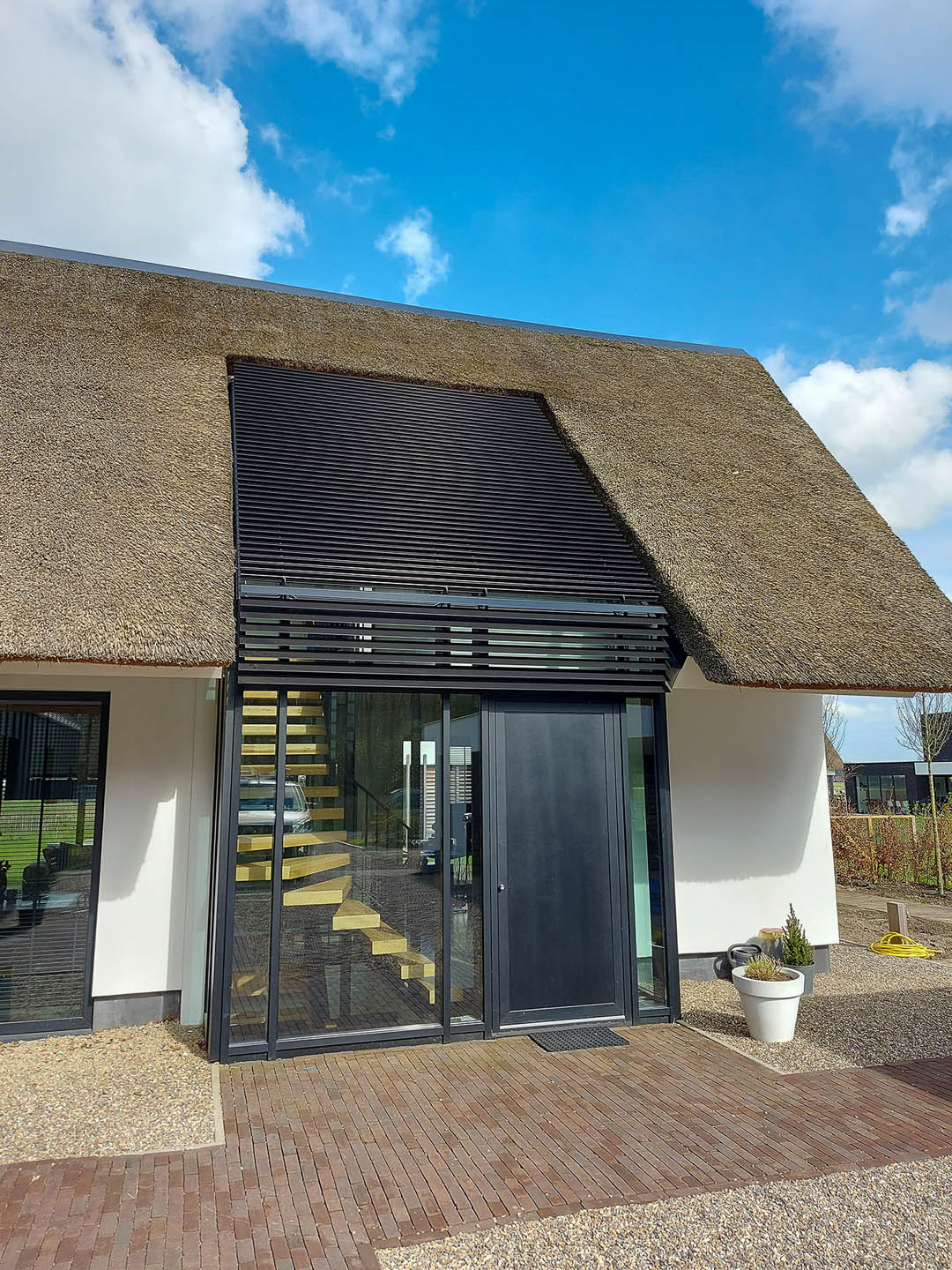 SUNSHIELD 2105048 107E Residence Berkel Enschot NL 03 min EXCELLENT magazine