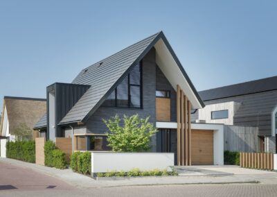 Deze riante residentie is voorzien van kantelbare lamellen in verschillende vormen