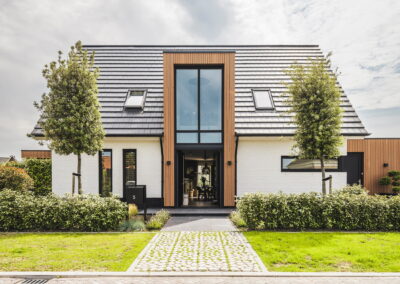 Moderne villa met karaktervolle entree en praktijk aan huis