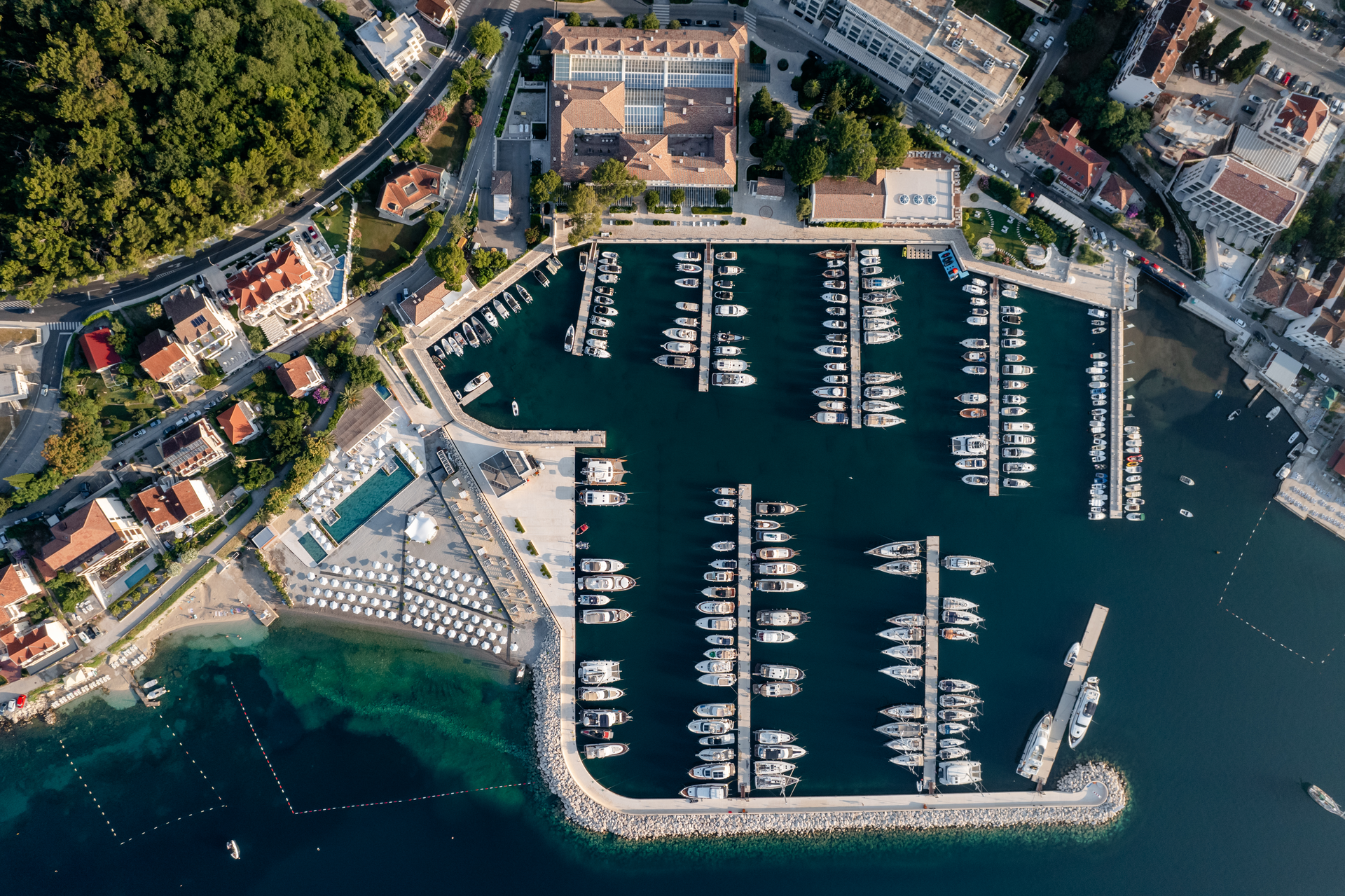 Lazure Hotel Marina EXCELLENT magazine