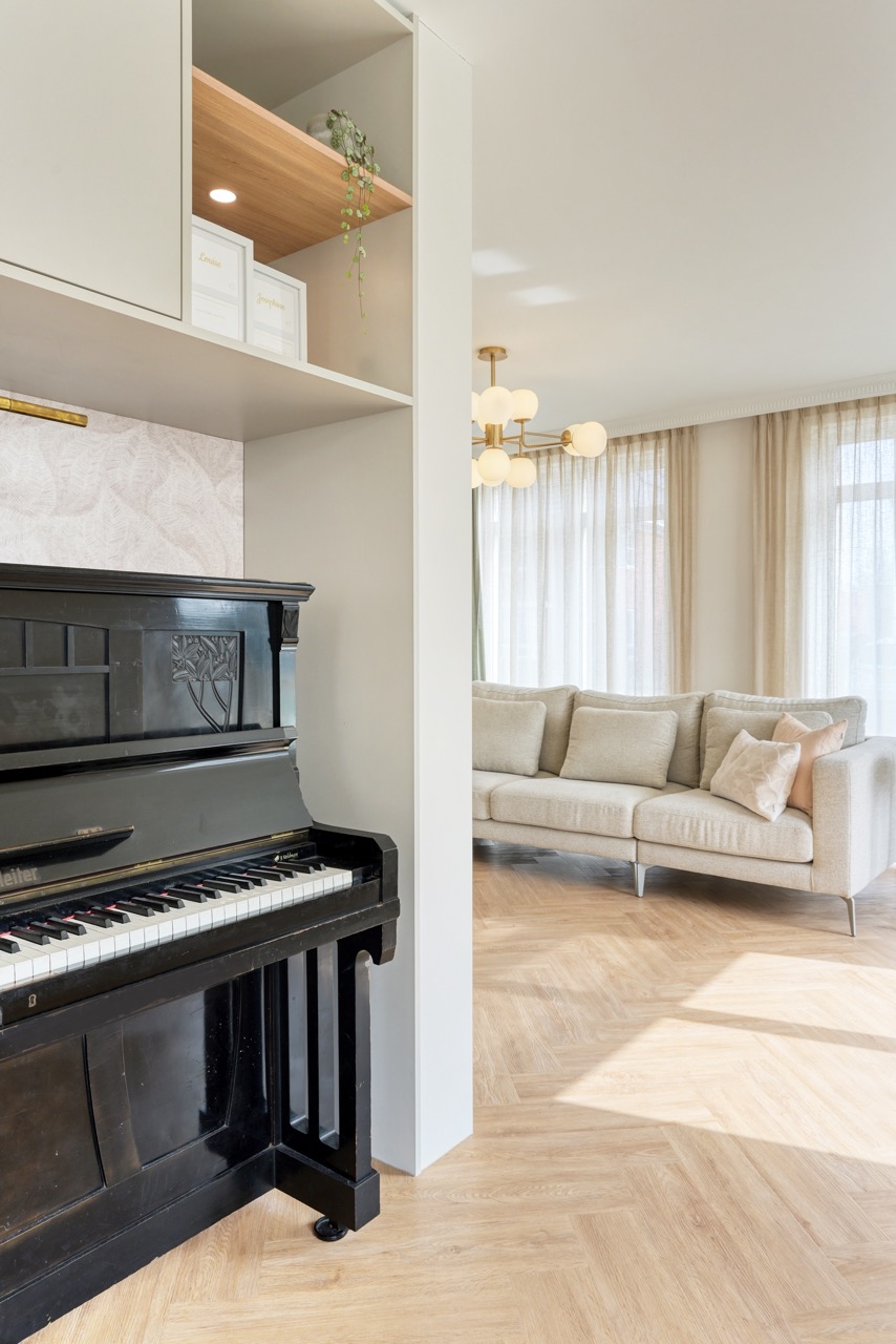 luxe woonkamer met piano