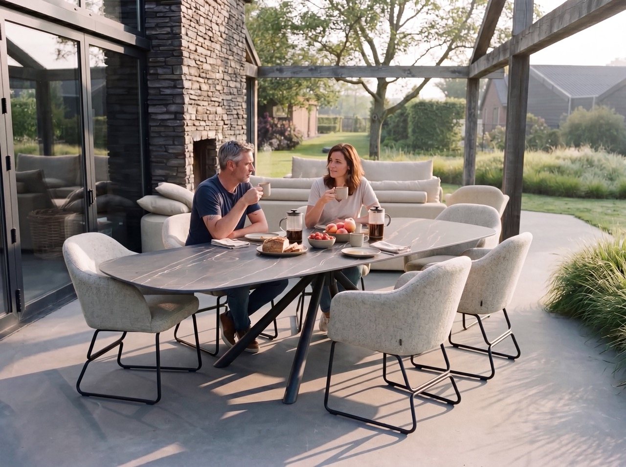 luxe tuin met mensen