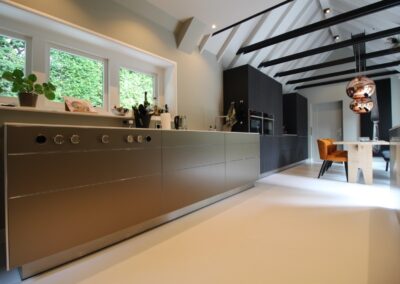 Motion Gietvloeren | De perfecte betonlook design gietvloer voor uw woonkeuken