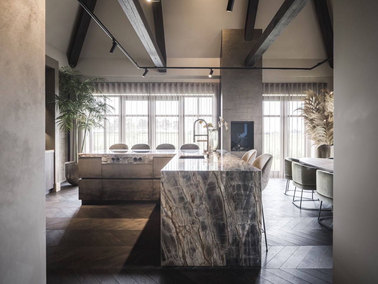 Luxe slaapkamer met kingbed