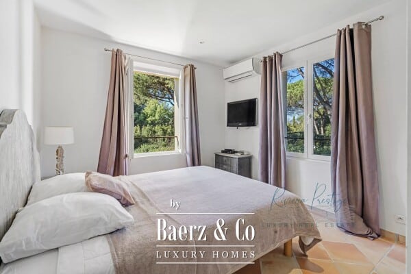 Saint tropez villa bedroom