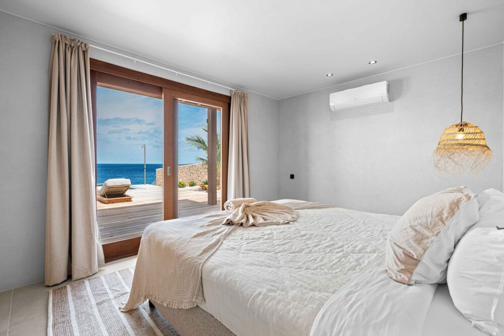 bedroom with seaview