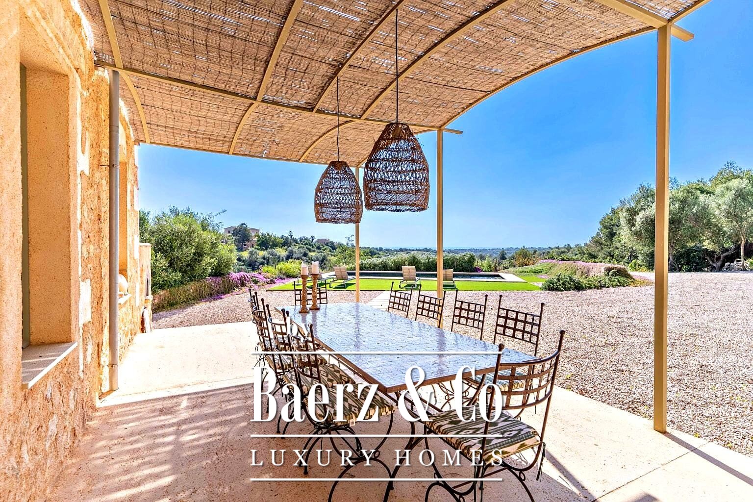 Finca buiten eettafel