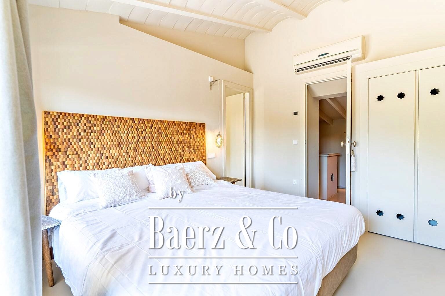 FInca masterbedroom