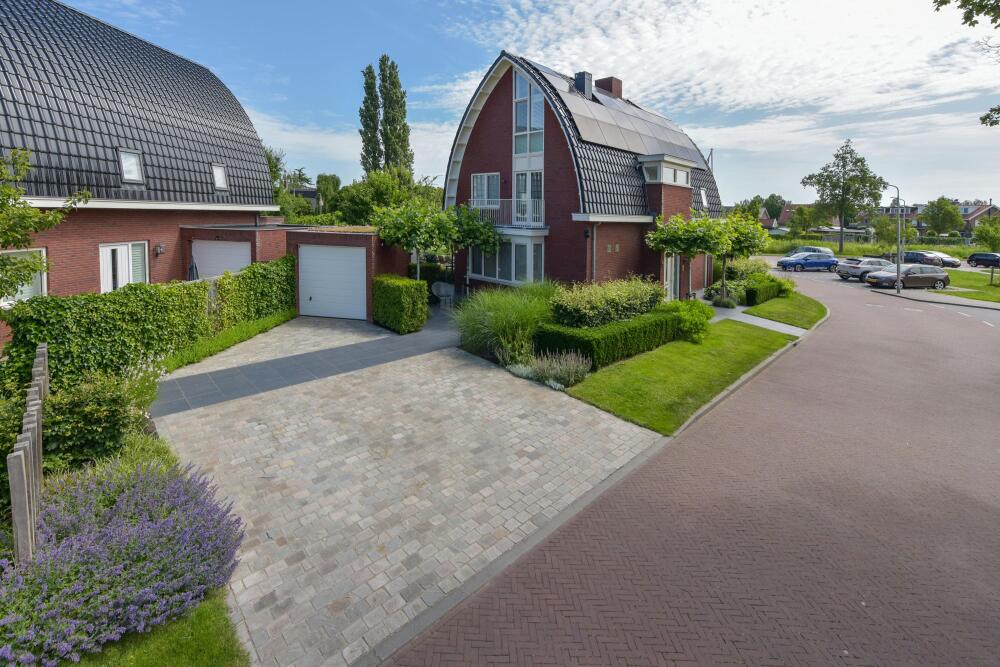 Buiten aanzicht villa
